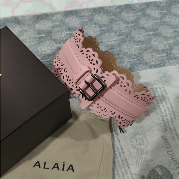 Alaia Accessories - Alaïa Pink Laser-Cut Scalloped Leather Waist Belt
